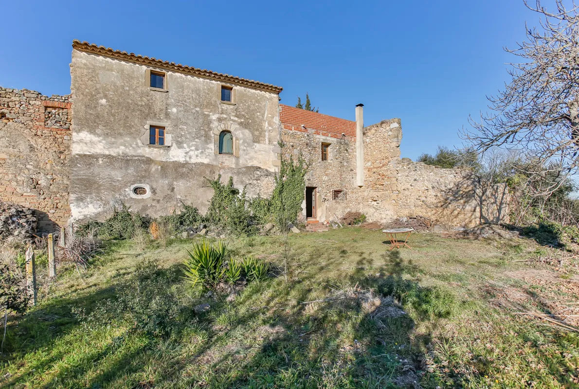 7335 - Maison à réhabiliter avec jardin dans l'Alt Empordà