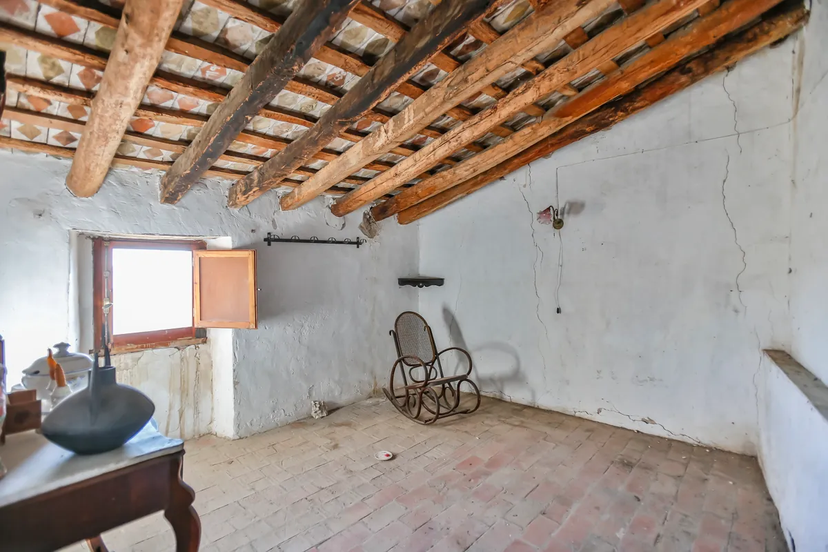 7335 - Maison à réhabiliter avec jardin dans l'Alt Empordà