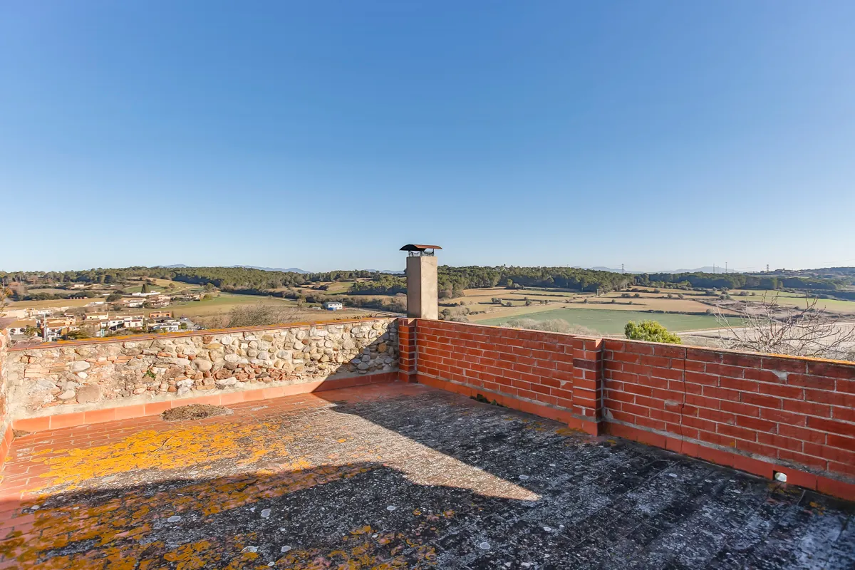 7335 - Maison à réhabiliter avec jardin dans l'Alt Empordà