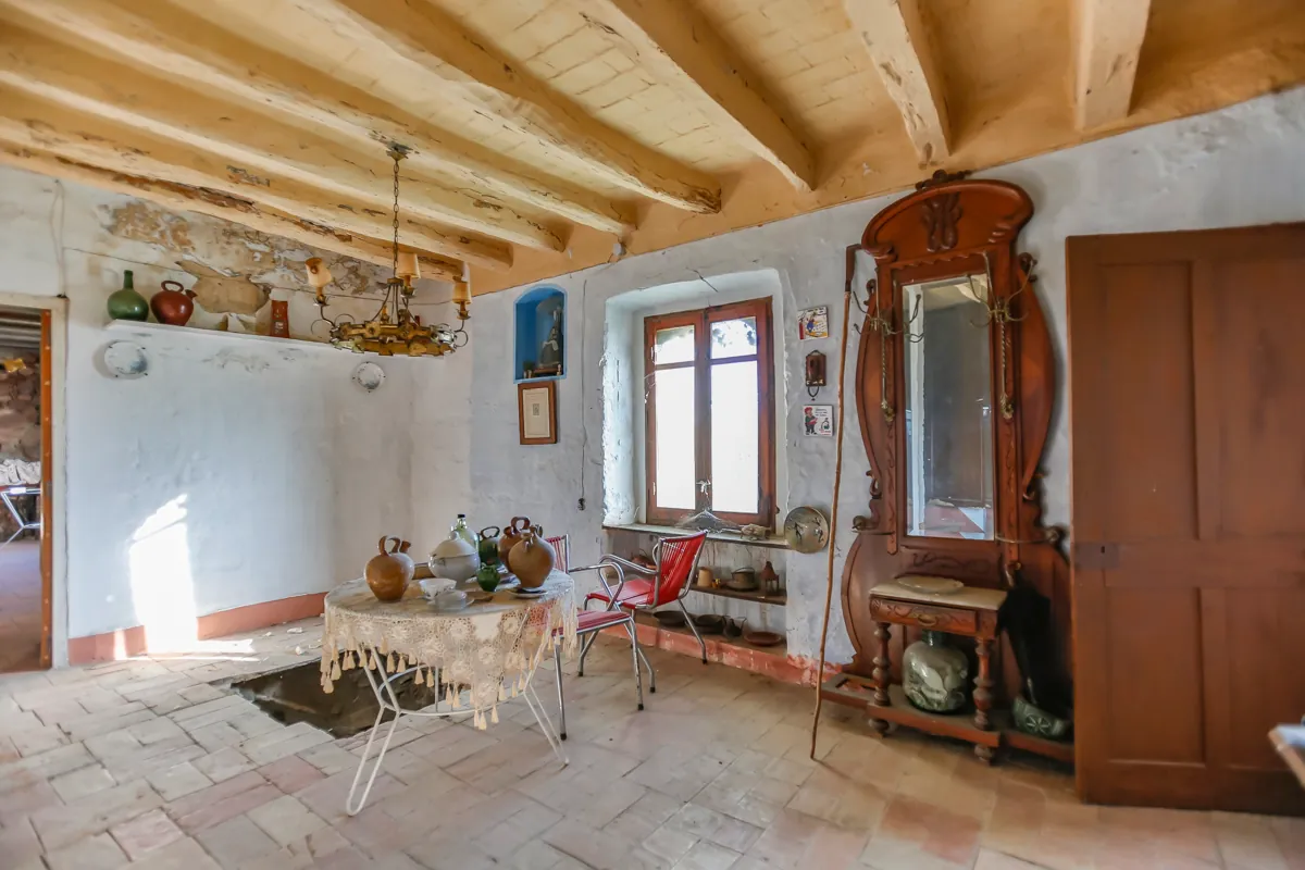 7335 - Maison à réhabiliter avec jardin dans l'Alt Empordà