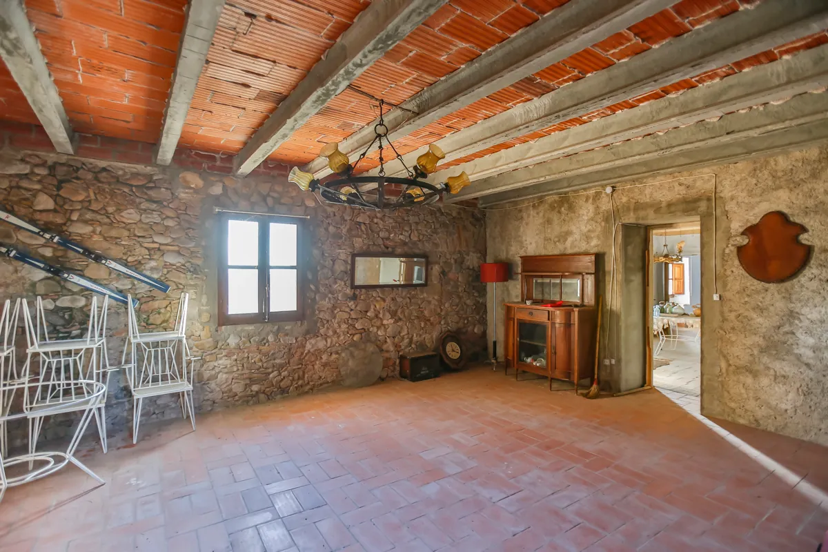 7335 - Maison à réhabiliter avec jardin dans l'Alt Empordà