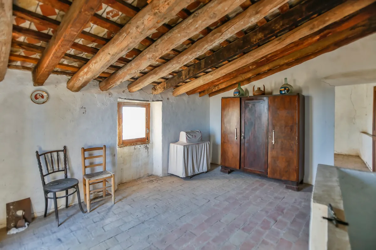 7335 - Maison à réhabiliter avec jardin dans l'Alt Empordà