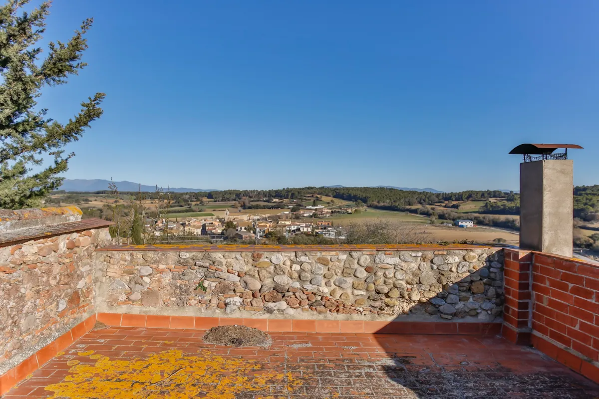 7335 - Maison à réhabiliter avec jardin dans l'Alt Empordà