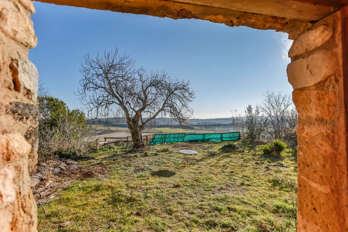 7335 - Maison à réhabiliter avec jardin dans l'Alt Empordà
