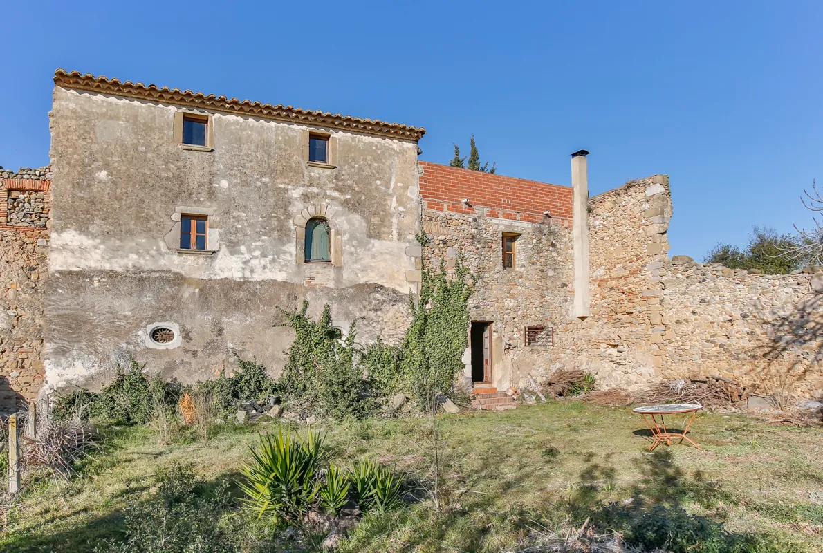 7335 - Maison à réhabiliter avec jardin dans l'Alt Empordà