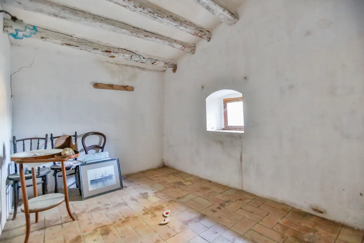 7335 - Maison à réhabiliter avec jardin dans l'Alt Empordà
