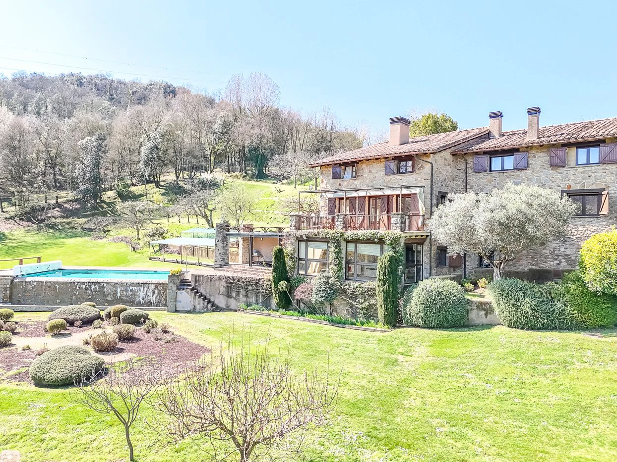 4395 - Country house in La Garrotxa with spectacular views of the Pyrenees