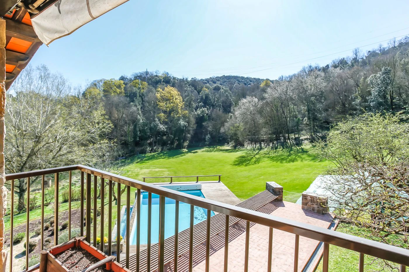 4395 - Country house in La Garrotxa with spectacular views of the Pyrenees