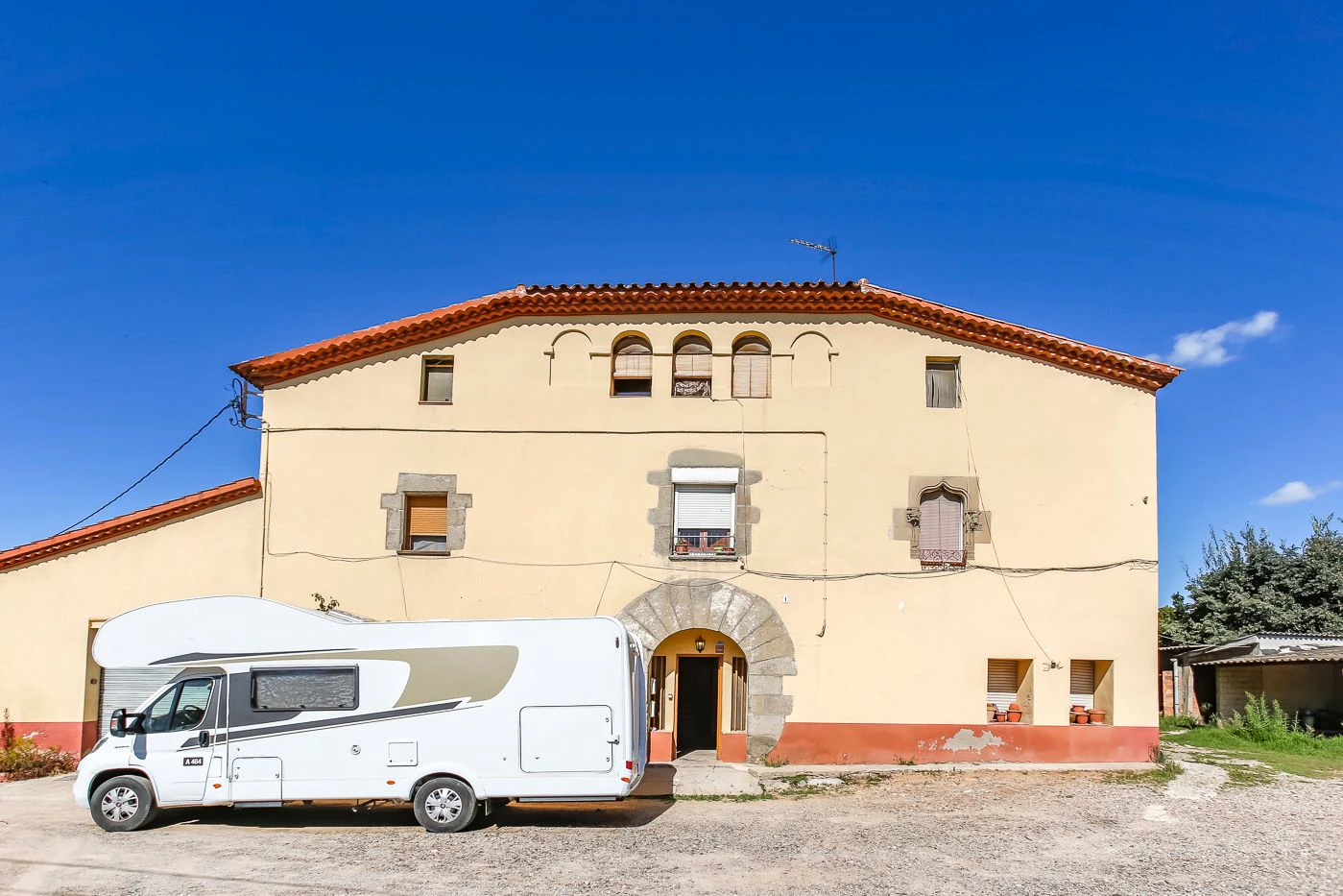 6326 - Masia con 5 Apartamentos (para rehabilitar)