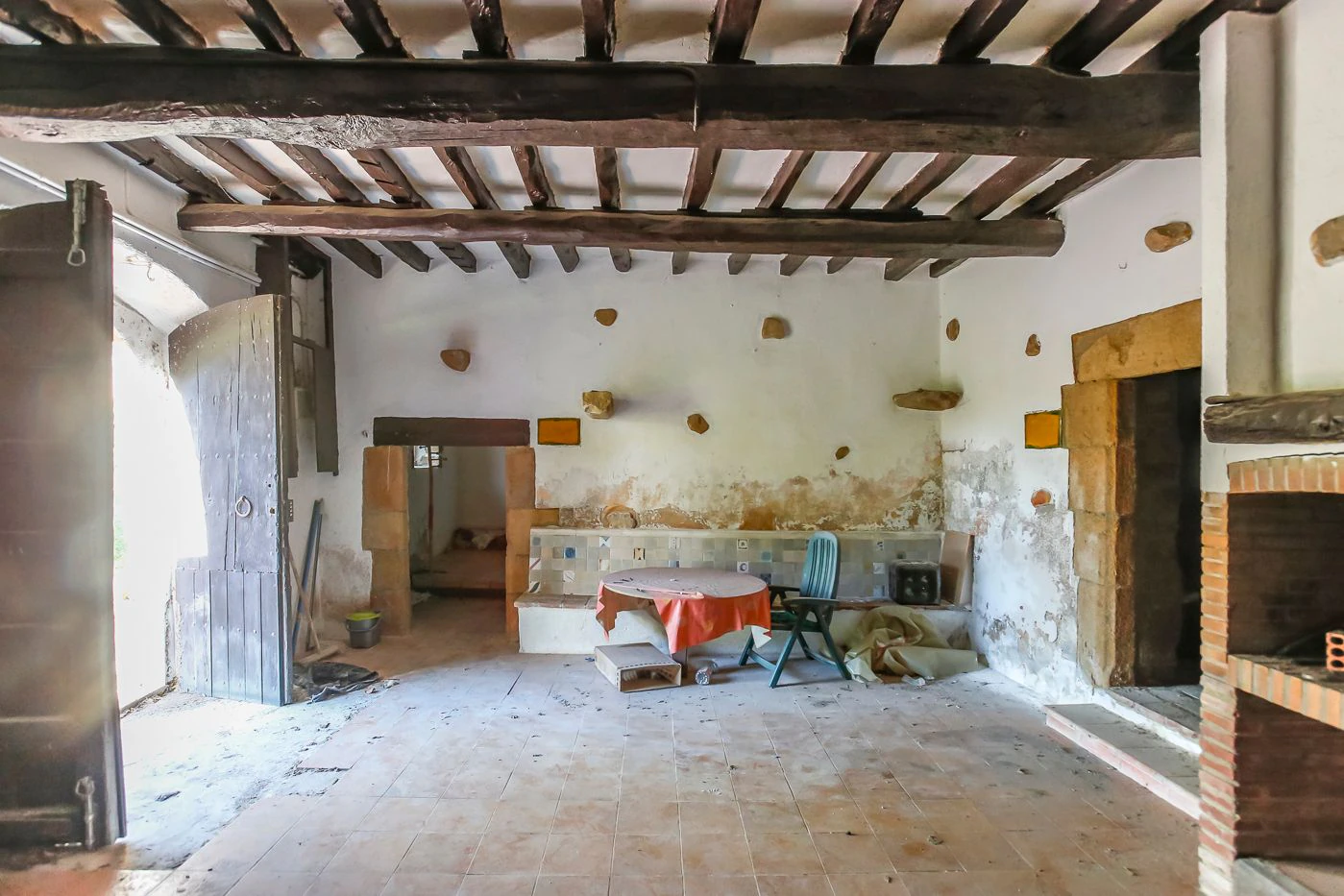 Masia para rehabilitar en la falda del parque natural del Montseny. 12 hectáreas con parte de cultivo.