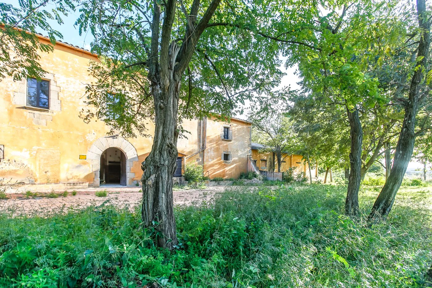 Masia para rehabilitar en la falda del parque natural del Montseny. 12 hectáreas con parte de cultivo.