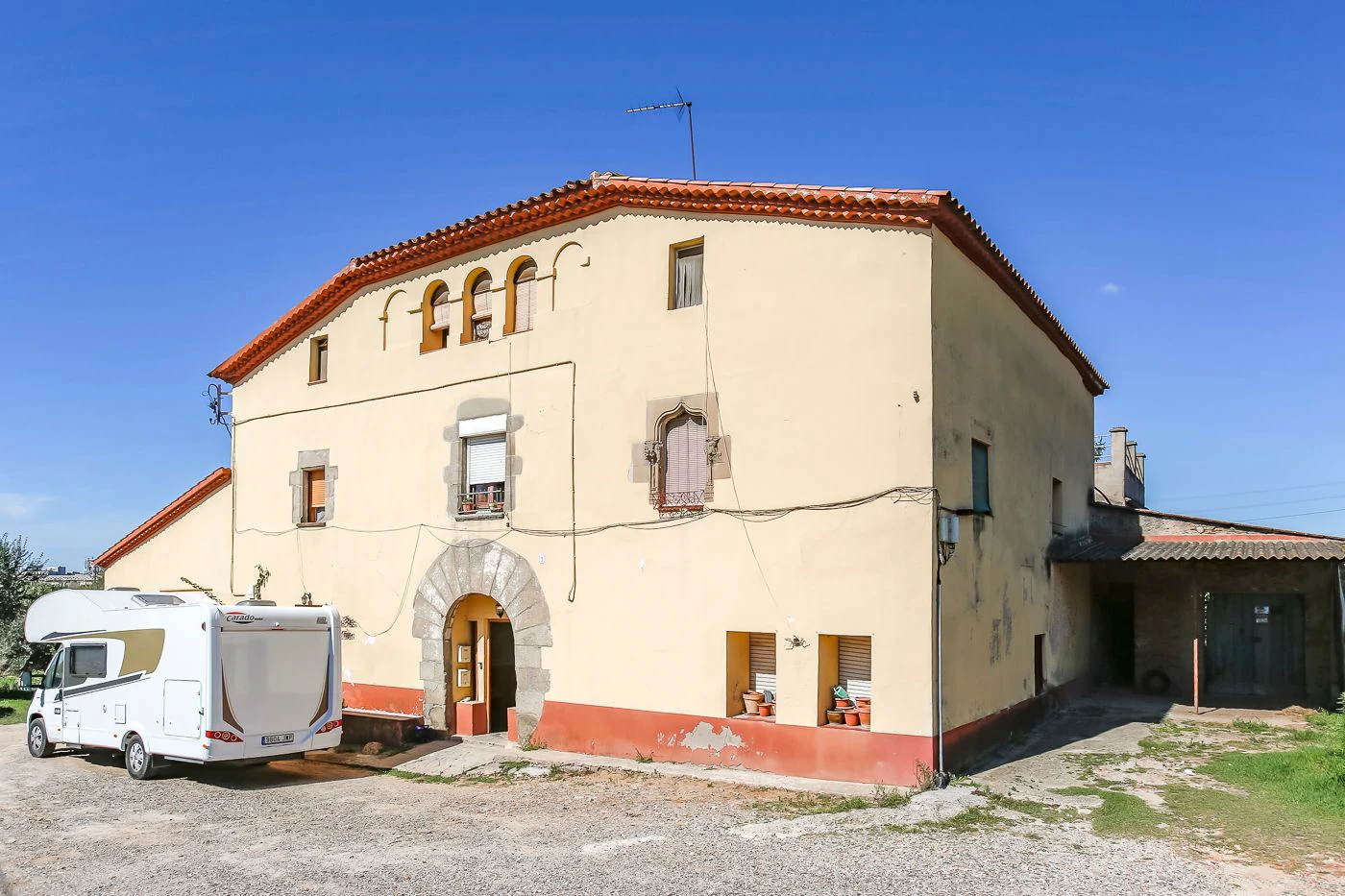 6326 - Masia con 5 Apartamentos (para rehabilitar)