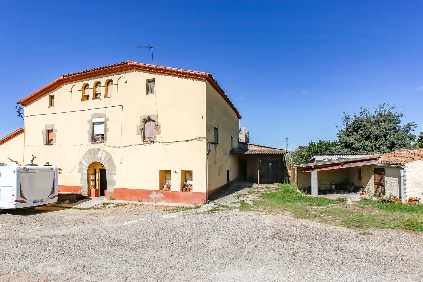 6326 - Masia con 5 Apartamentos (para rehabilitar)