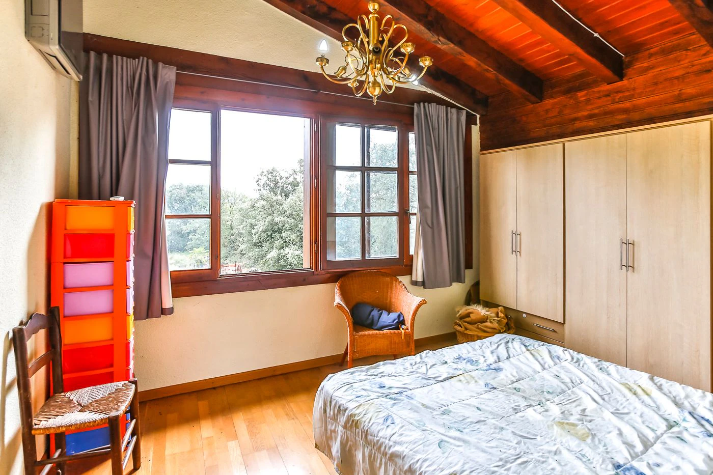 4015 - Property with 24 hectares of land with 3 houses, two of them in good condition