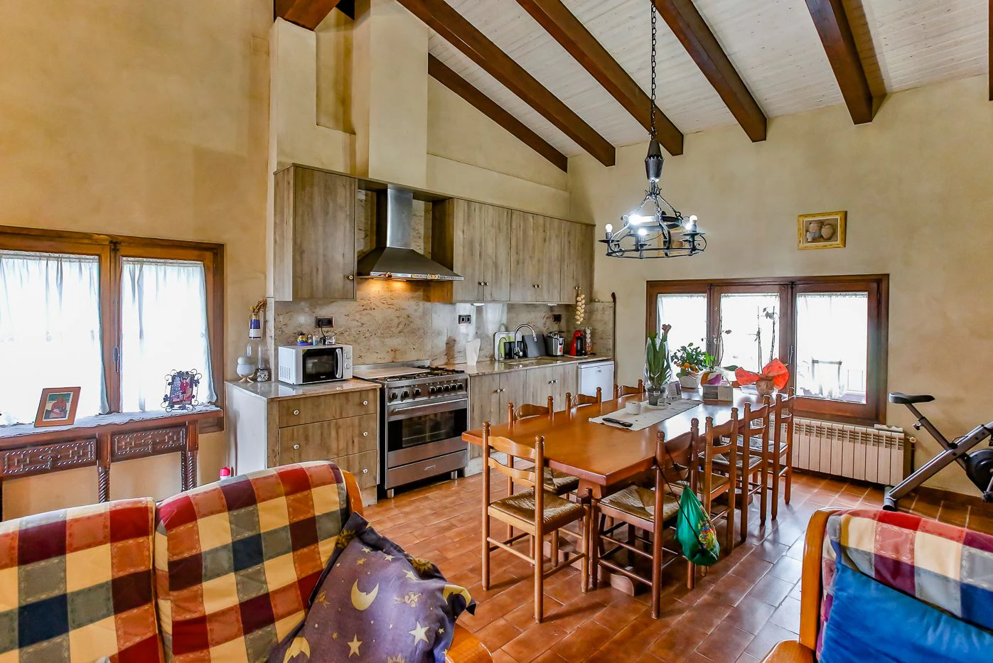4015 - Property with 24 hectares of land with 3 houses, two of them in good condition