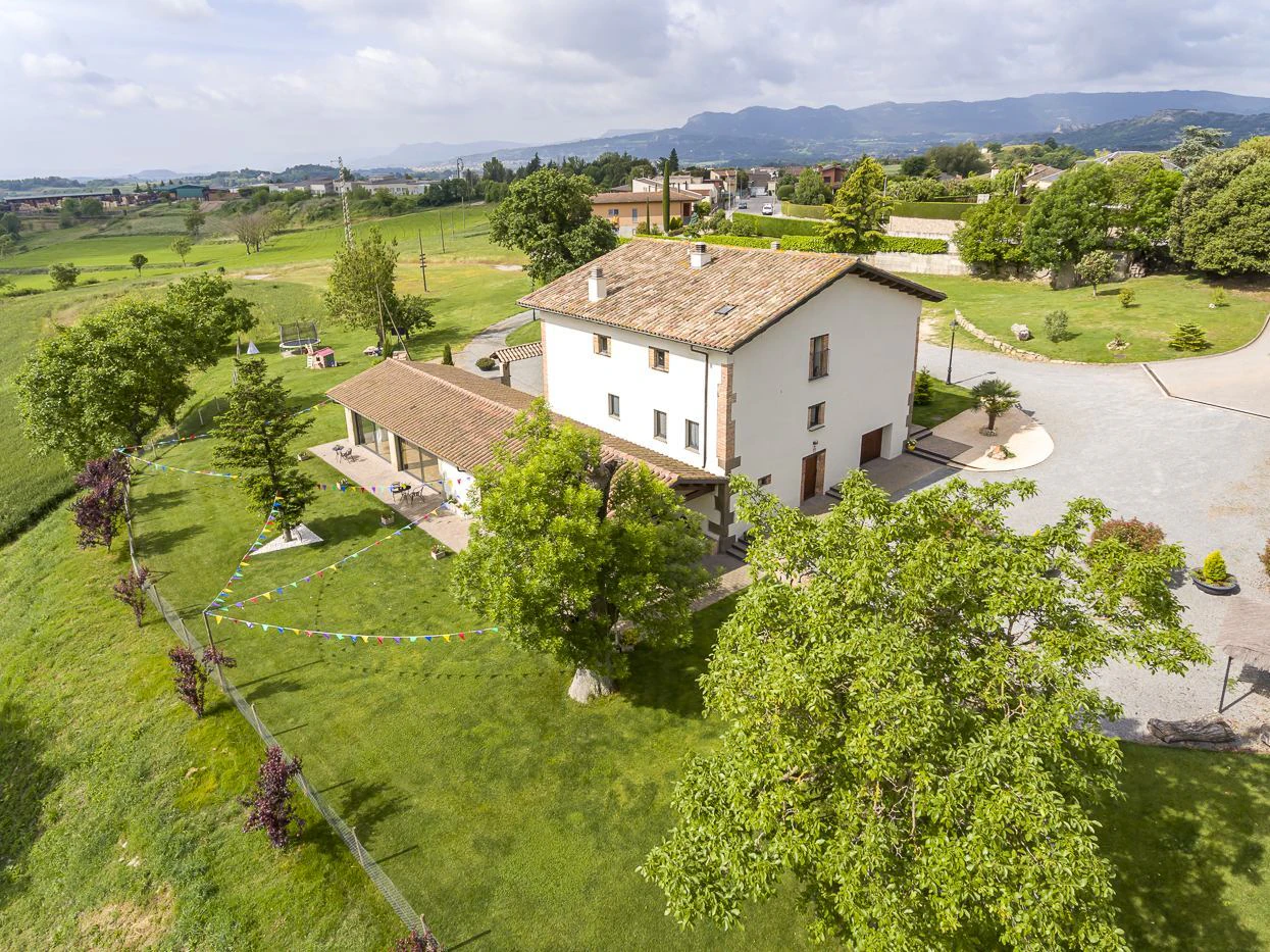 4034 - Farmhouse with license for events