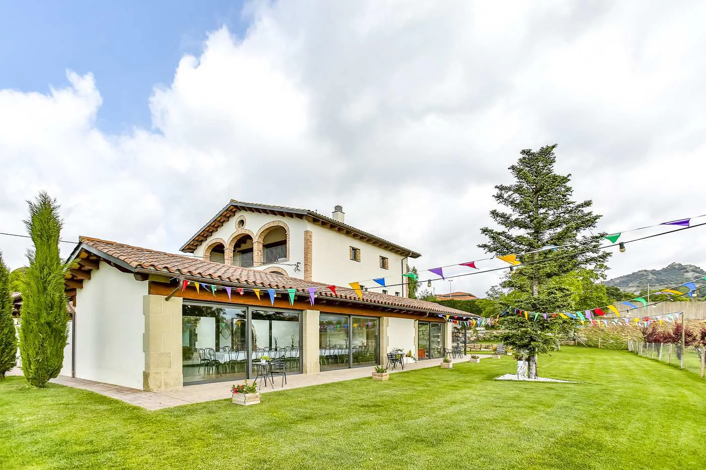 4034 - Farmhouse with license for events