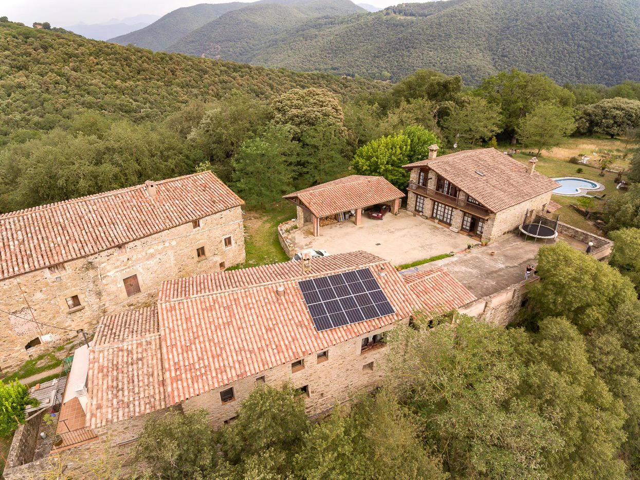4015 - Property with 24 hectares of land with 3 houses, two of them in good condition