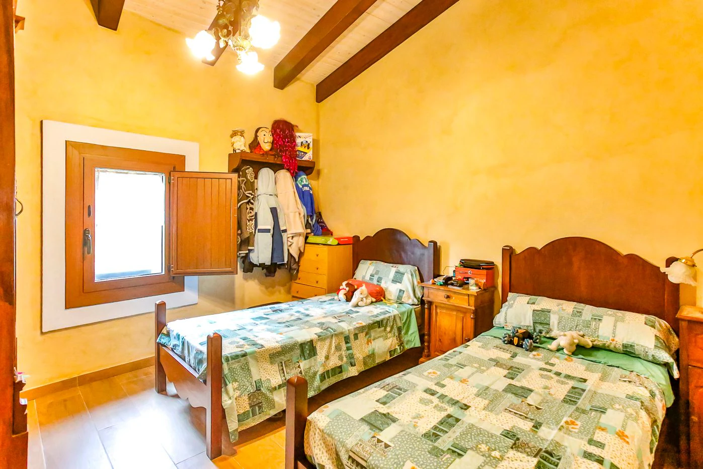 4015 - Property with 24 hectares of land with 3 houses, two of them in good condition