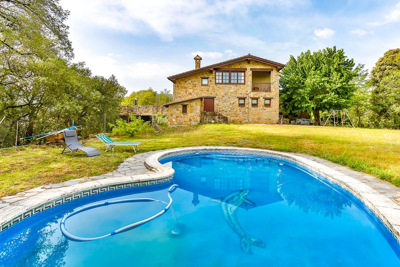 4015 - Property with 24 hectares of land with 3 houses, two of them in good condition