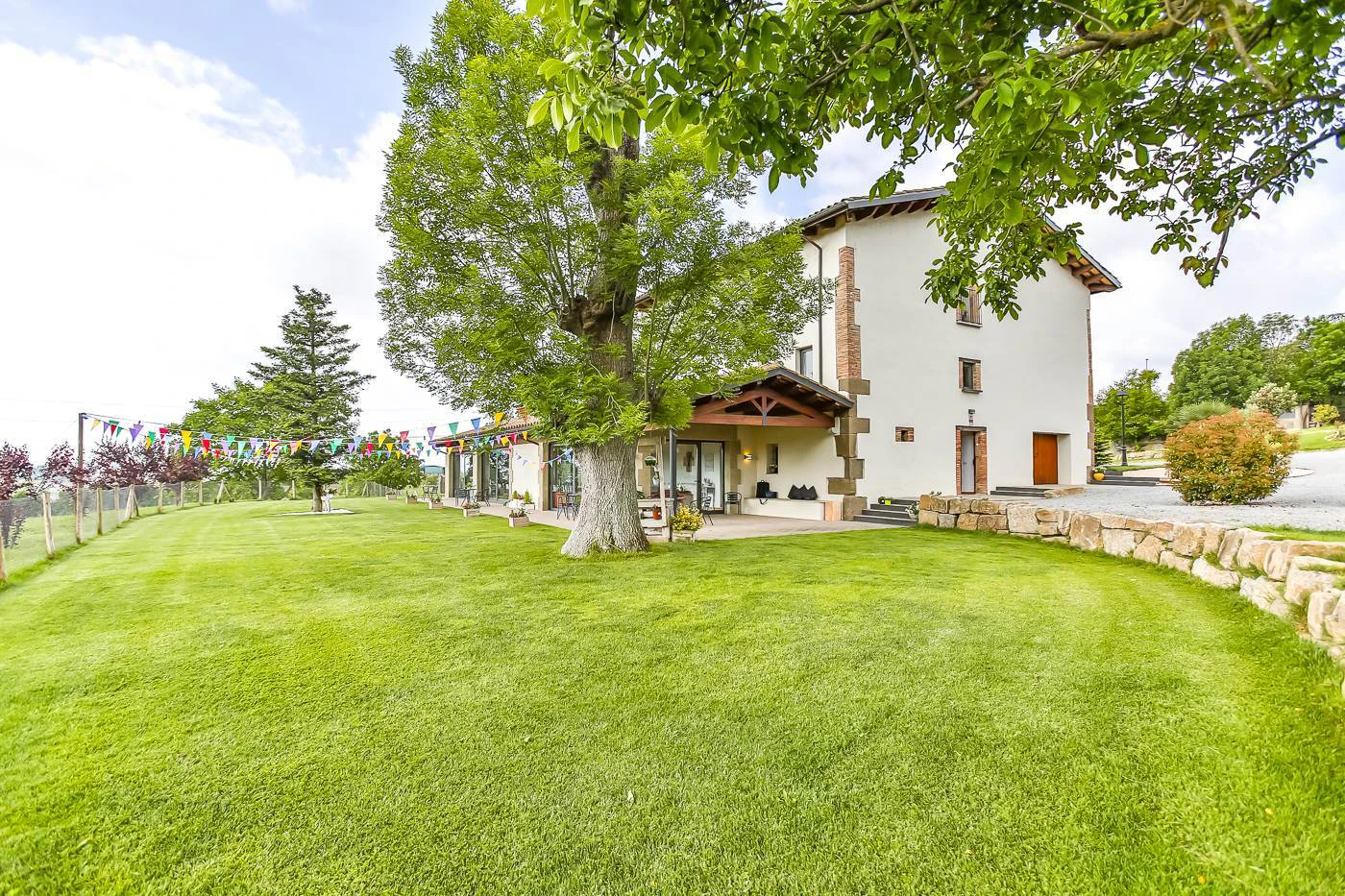 4034 - Farmhouse with license for events