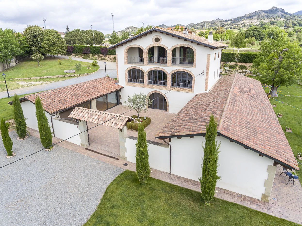 4034 - Farmhouse with license for events