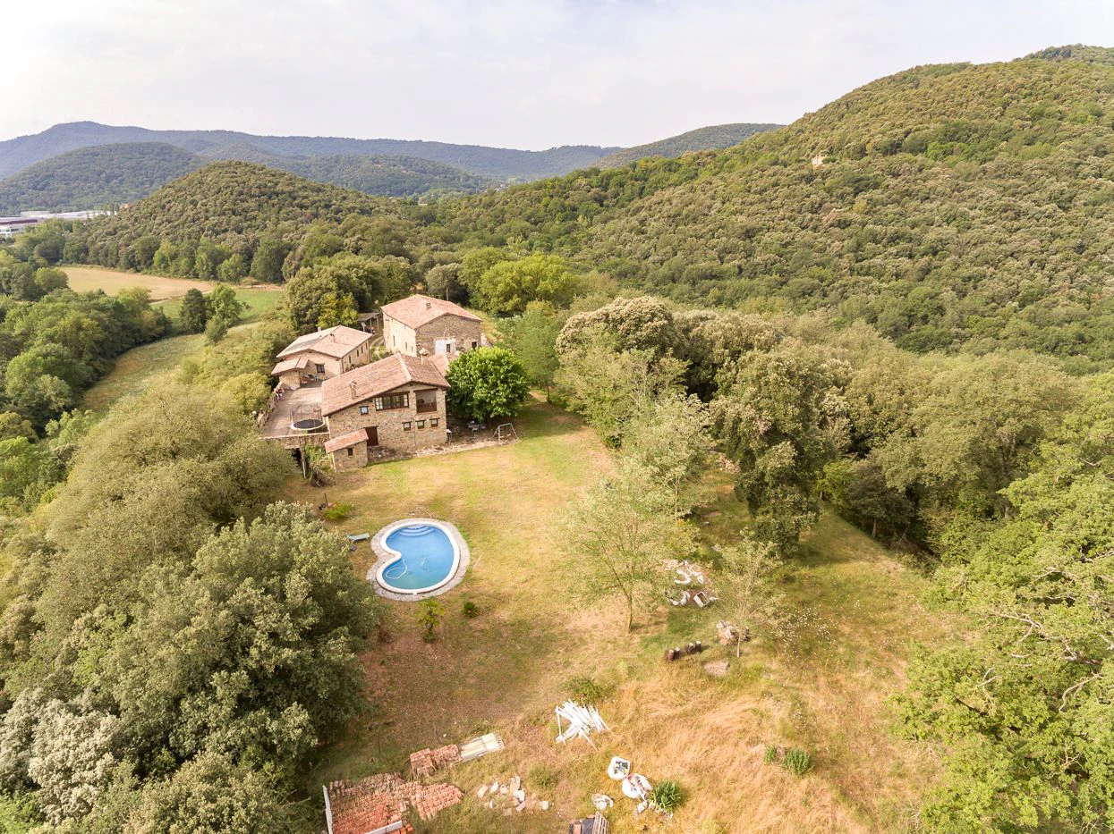 4015 - Property with 24 hectares of land with 3 houses, two of them in good condition