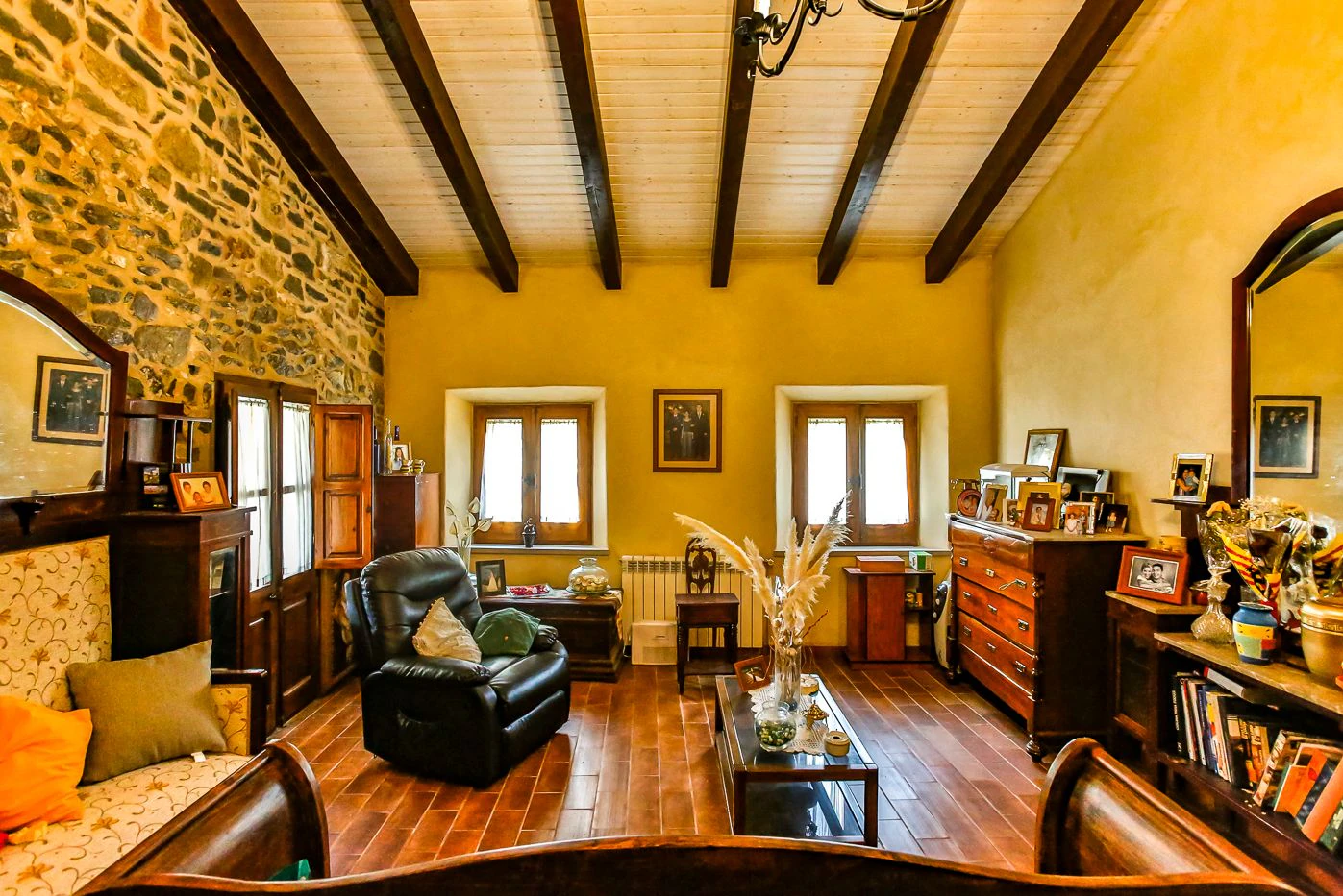4015 - Property with 24 hectares of land with 3 houses, two of them in good condition