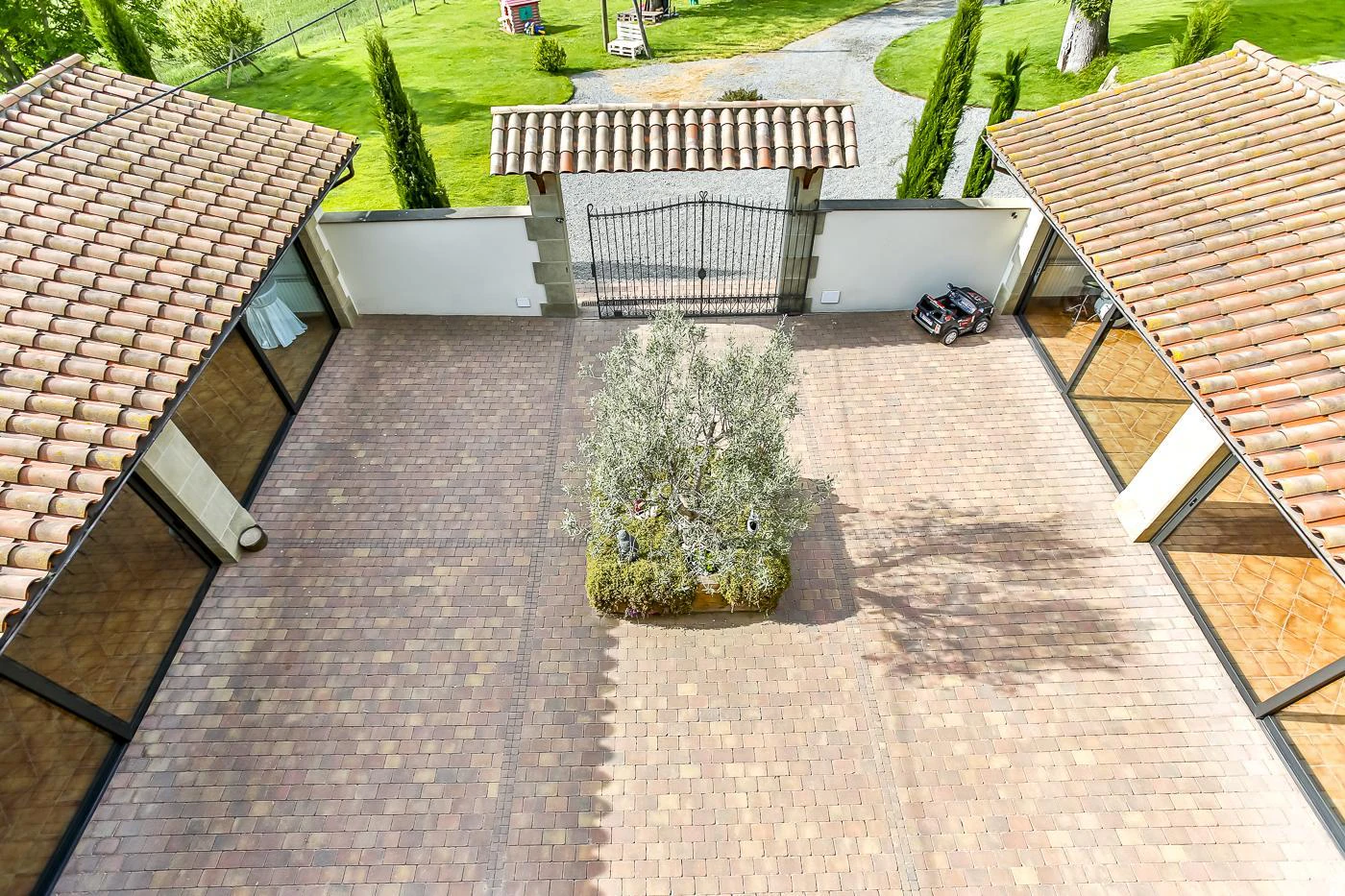 4034 - Farmhouse with license for events