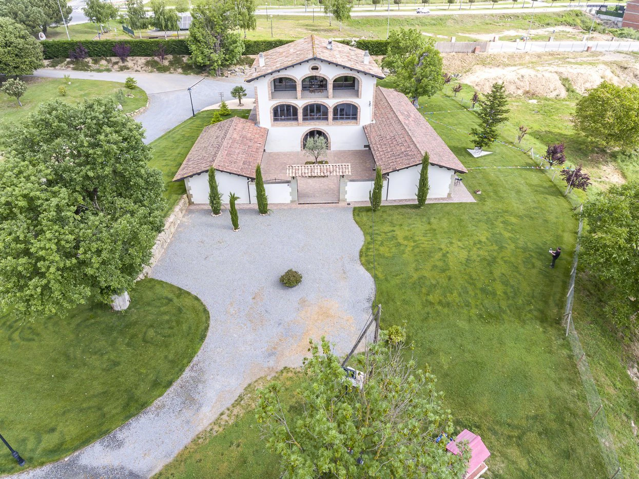 4034 - Farmhouse with license for events