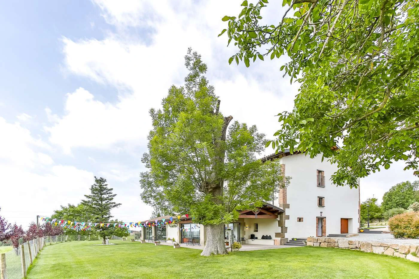 4034 - Farmhouse with license for events