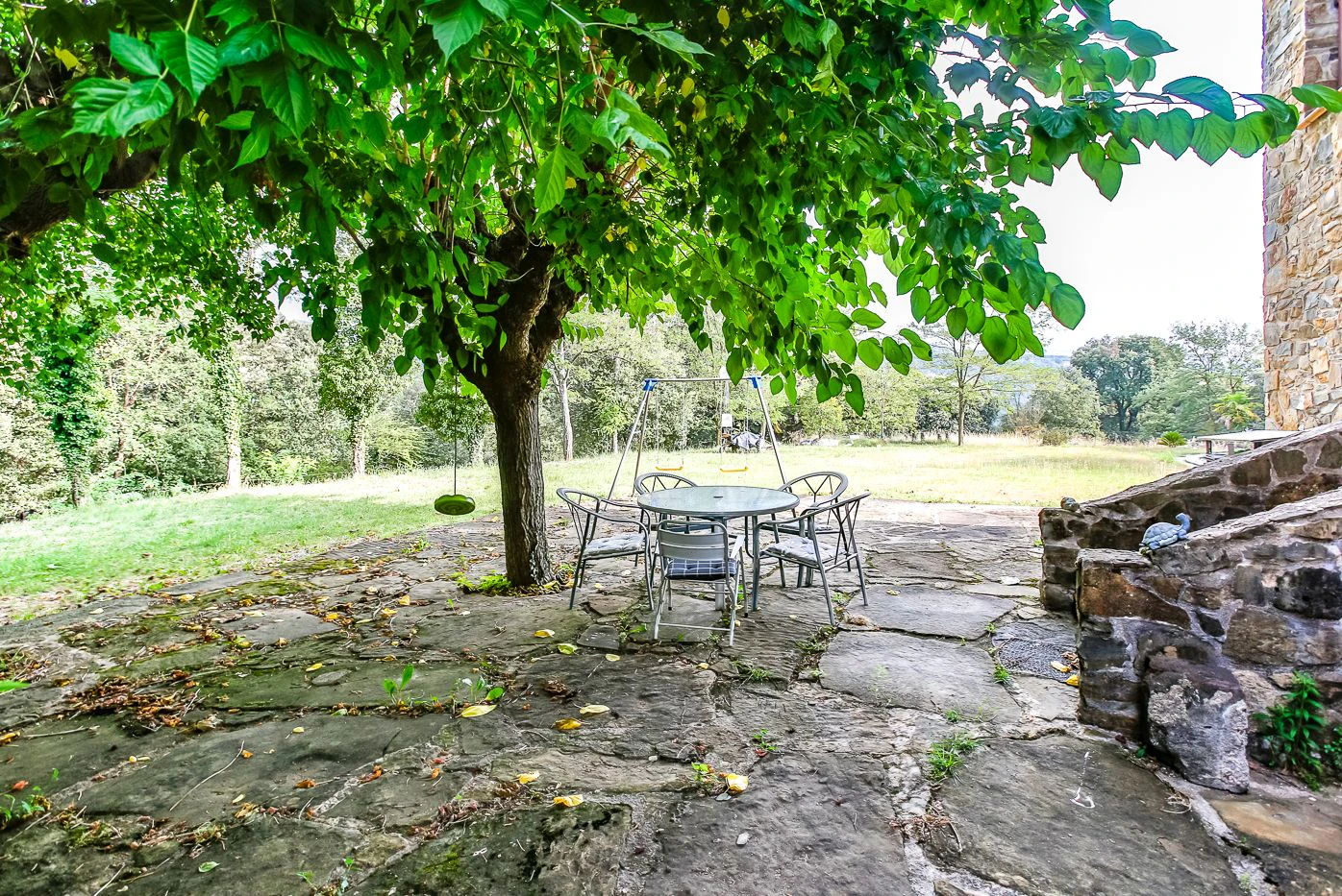 4015 - Property with 24 hectares of land with 3 houses, two of them in good condition