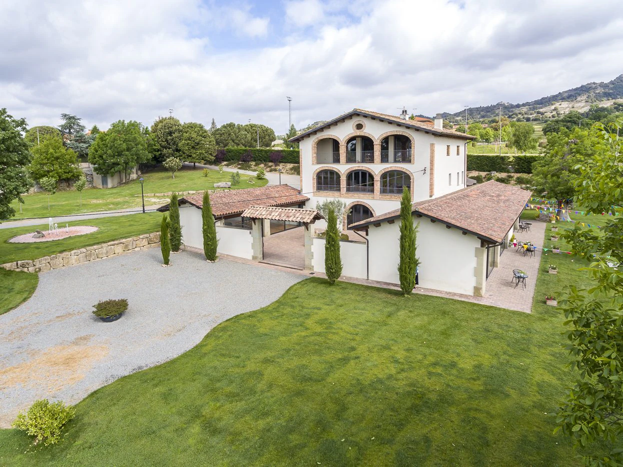 4034 - Farmhouse with license for events