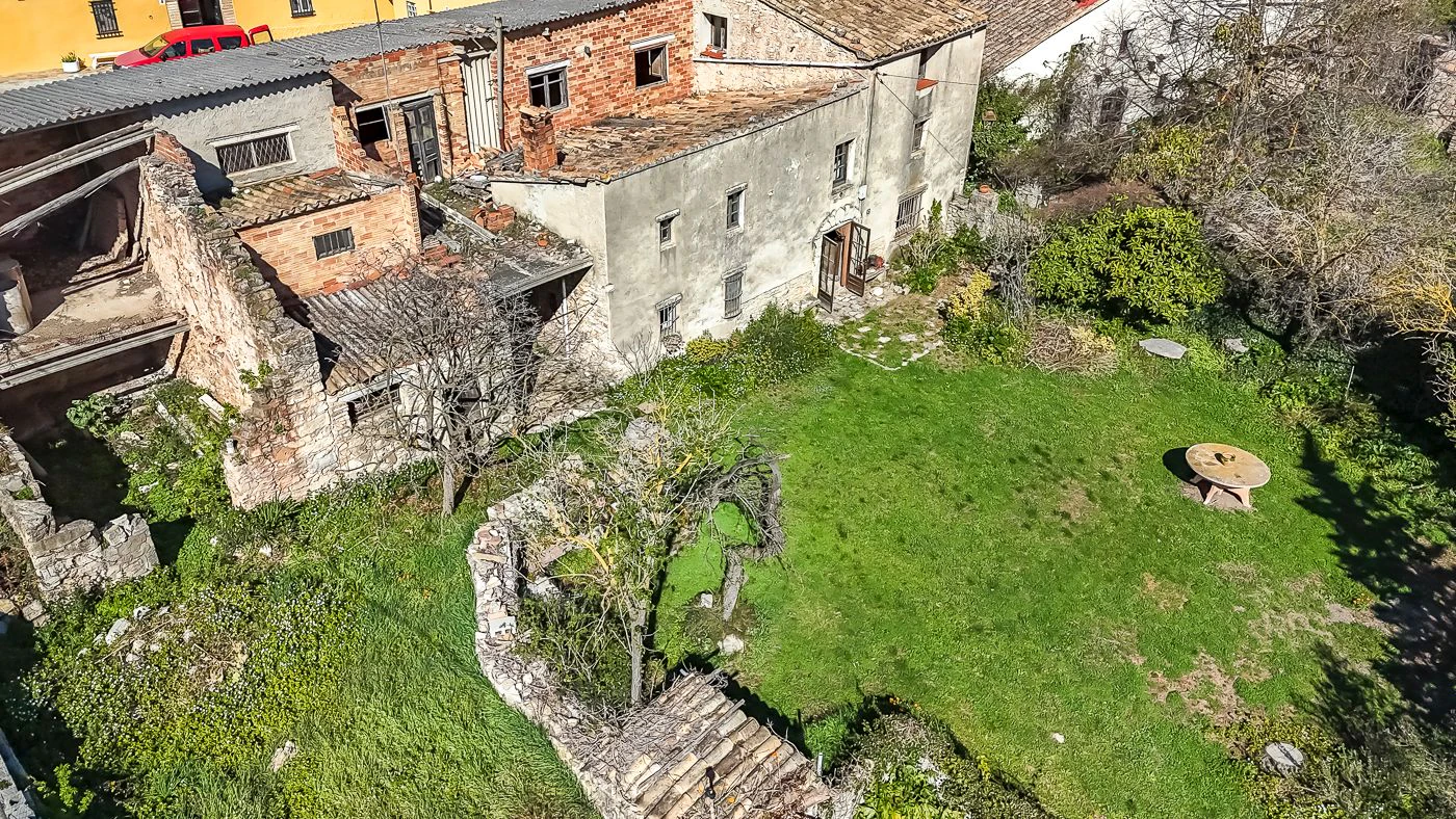 Masía a reformar en venta en Font-Rubí