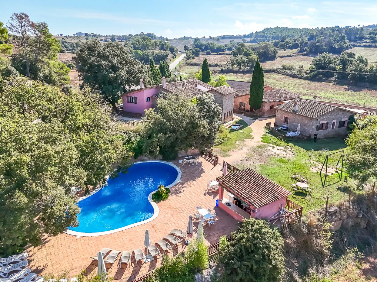 7587 - Finca con 5 viviendas con licencia turística