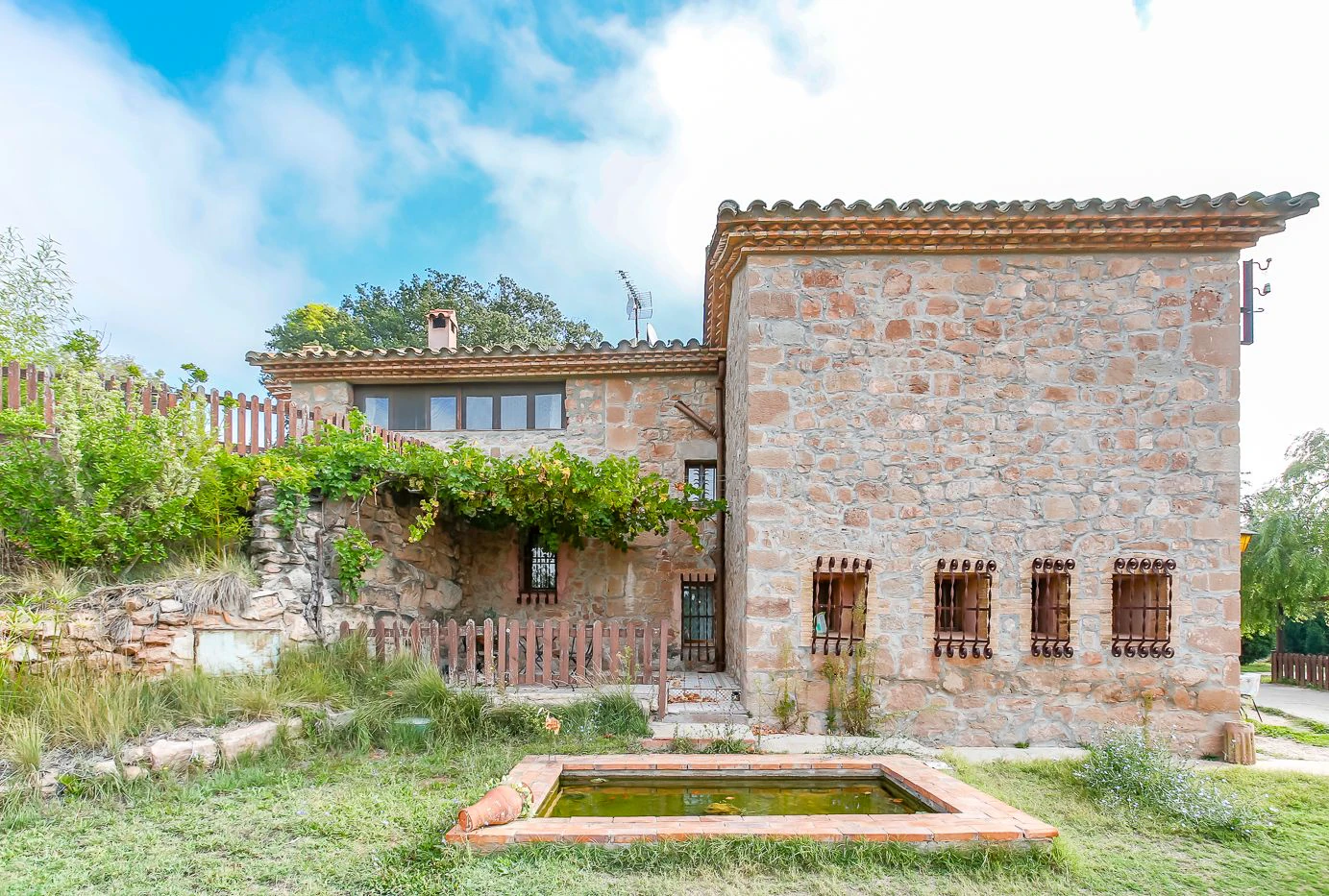7587 - Finca con 5 viviendas con licencia turística