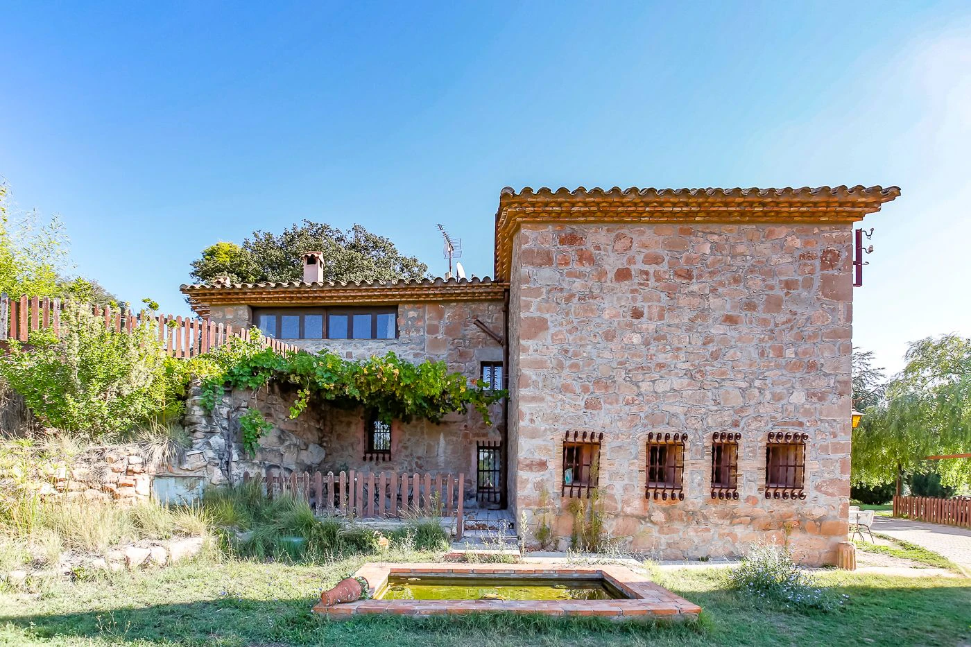 7587 - Finca con 5 viviendas con licencia turística