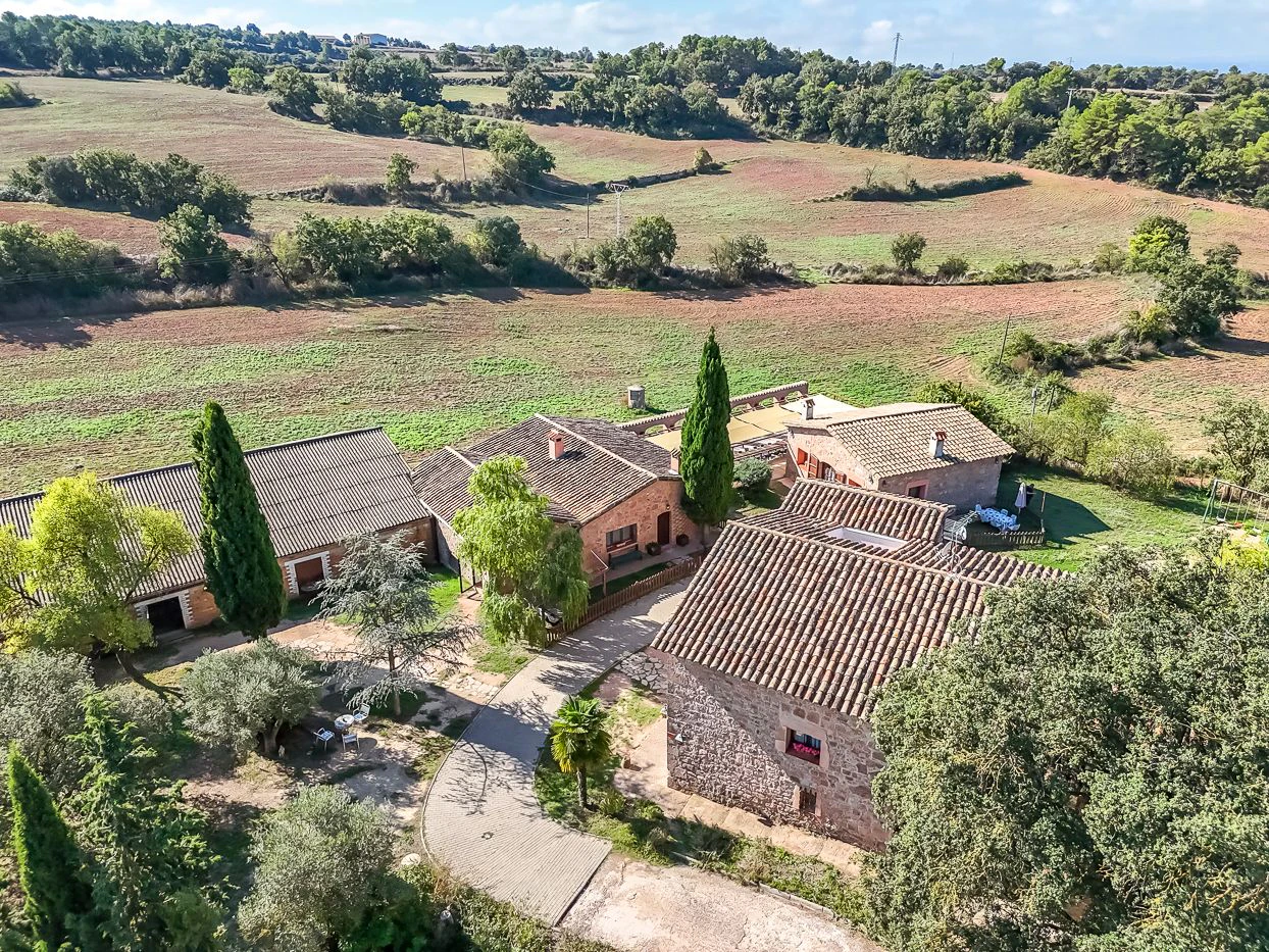 7587 - Finca con 5 viviendas con licencia turística