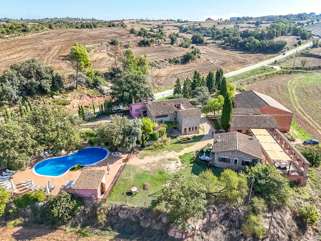 7587 - Finca con 5 viviendas con licencia turística