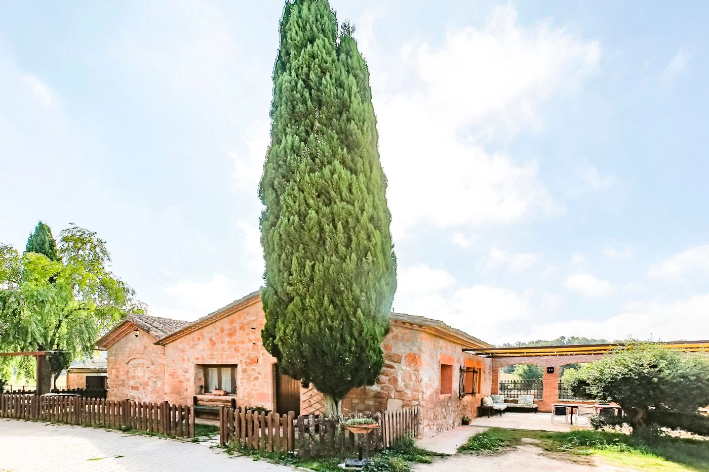 7587 - Finca con 5 viviendas con licencia turística