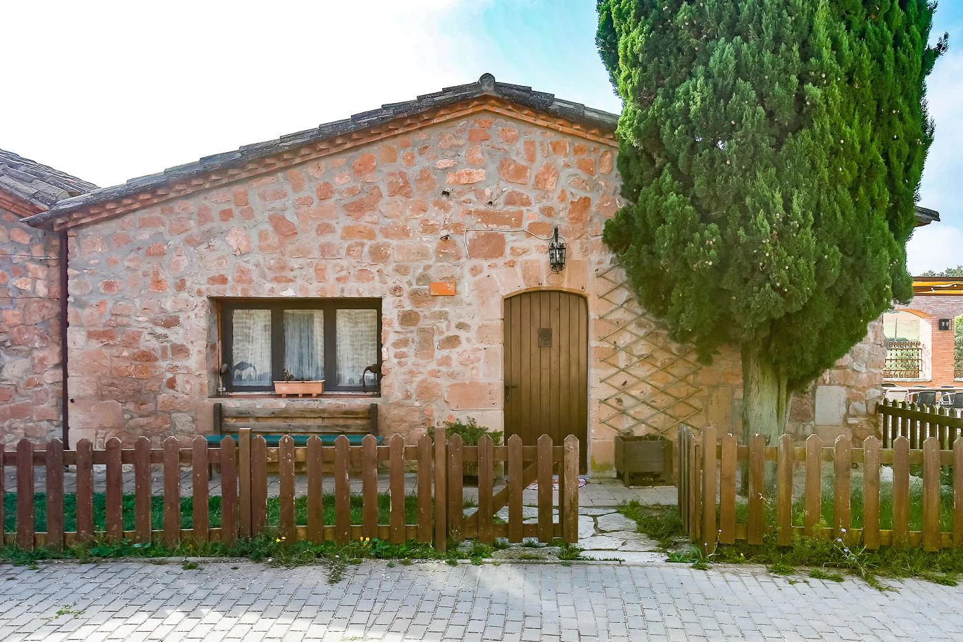 7587 - Finca con 5 viviendas con licencia turística