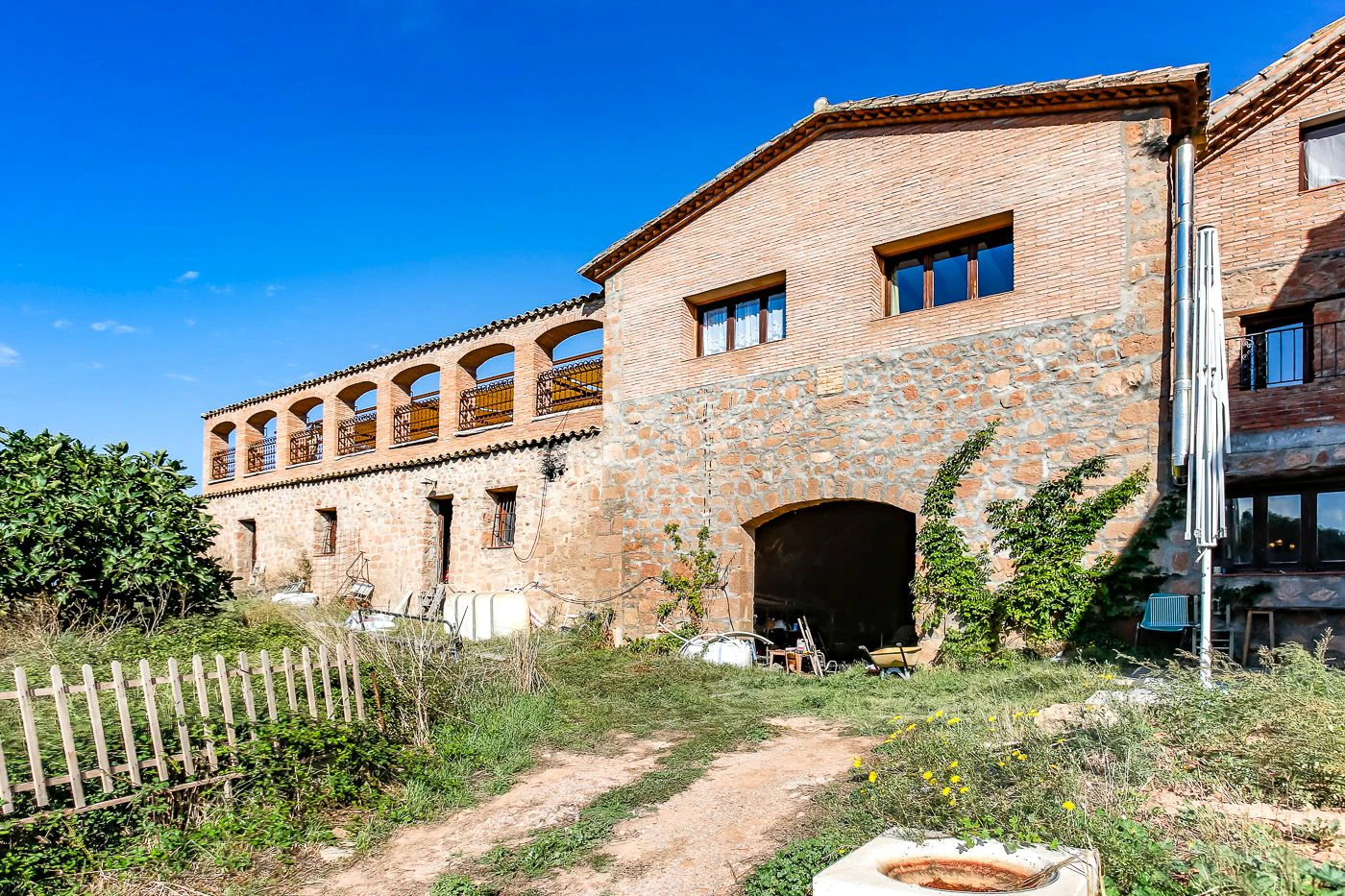 7587 - Finca con 5 viviendas con licencia turística