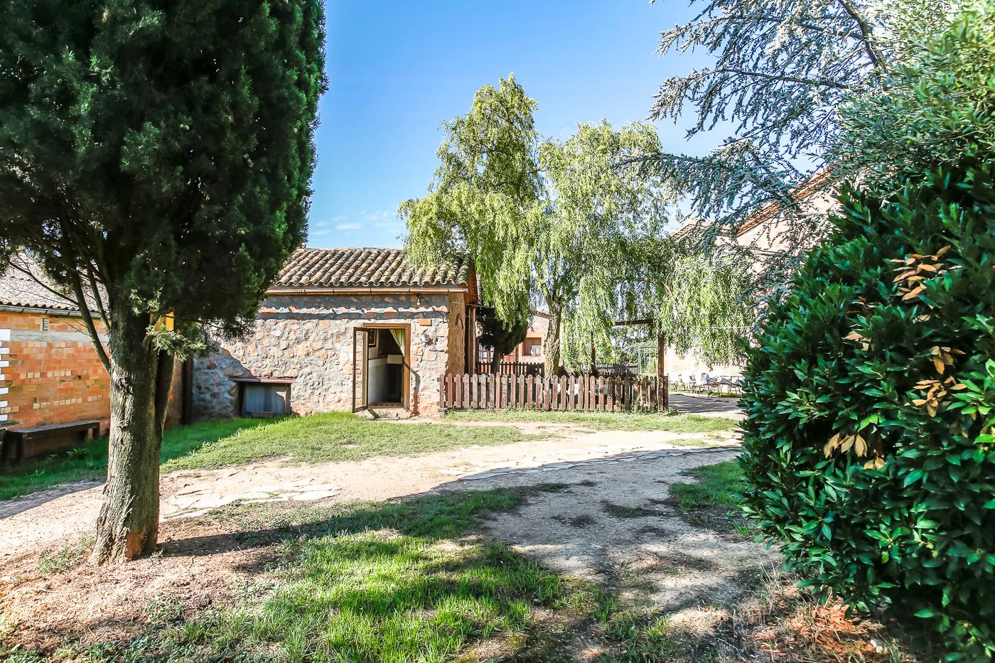 7587 - Finca con 5 viviendas con licencia turística