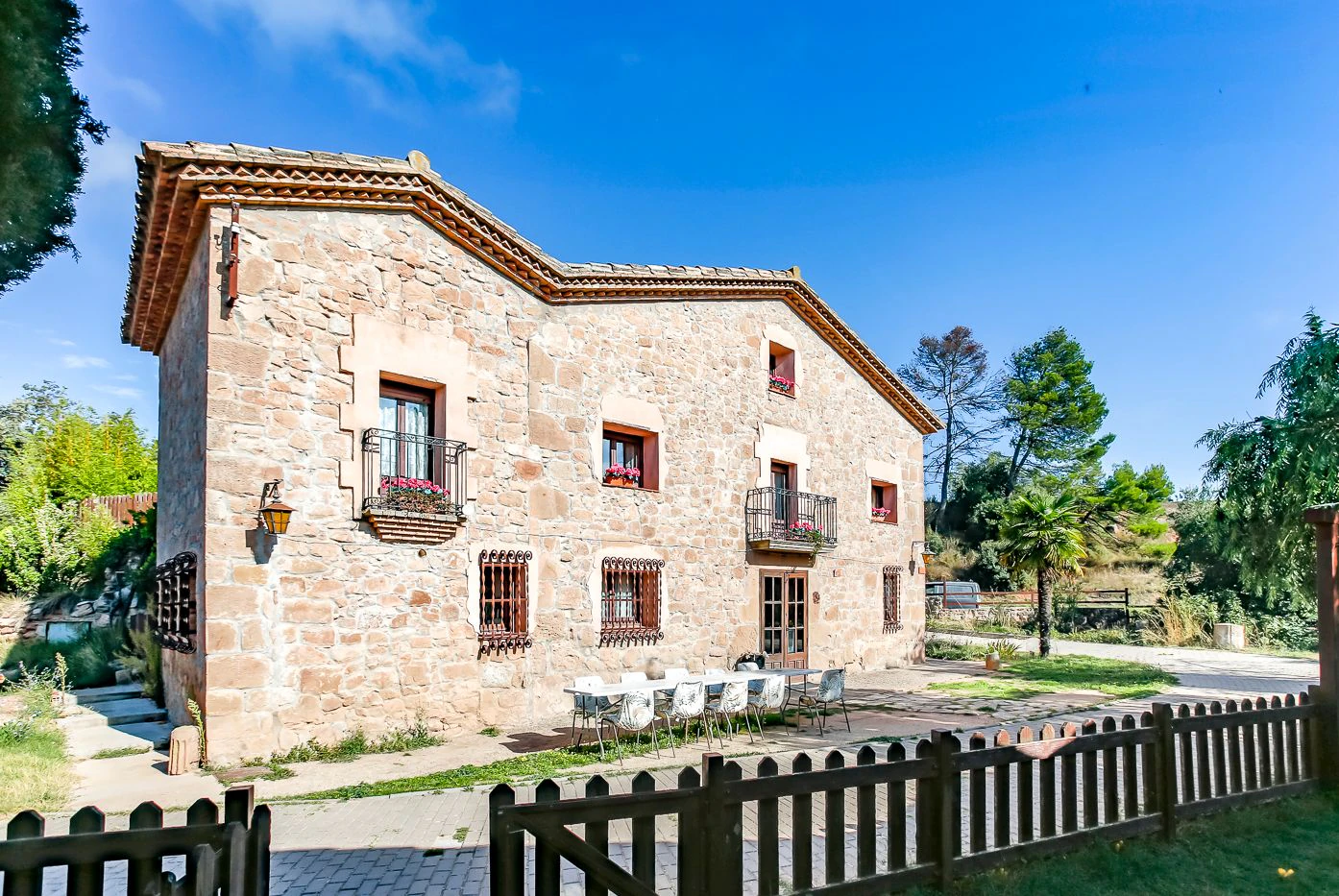 7587 - Finca con 5 viviendas con licencia turística