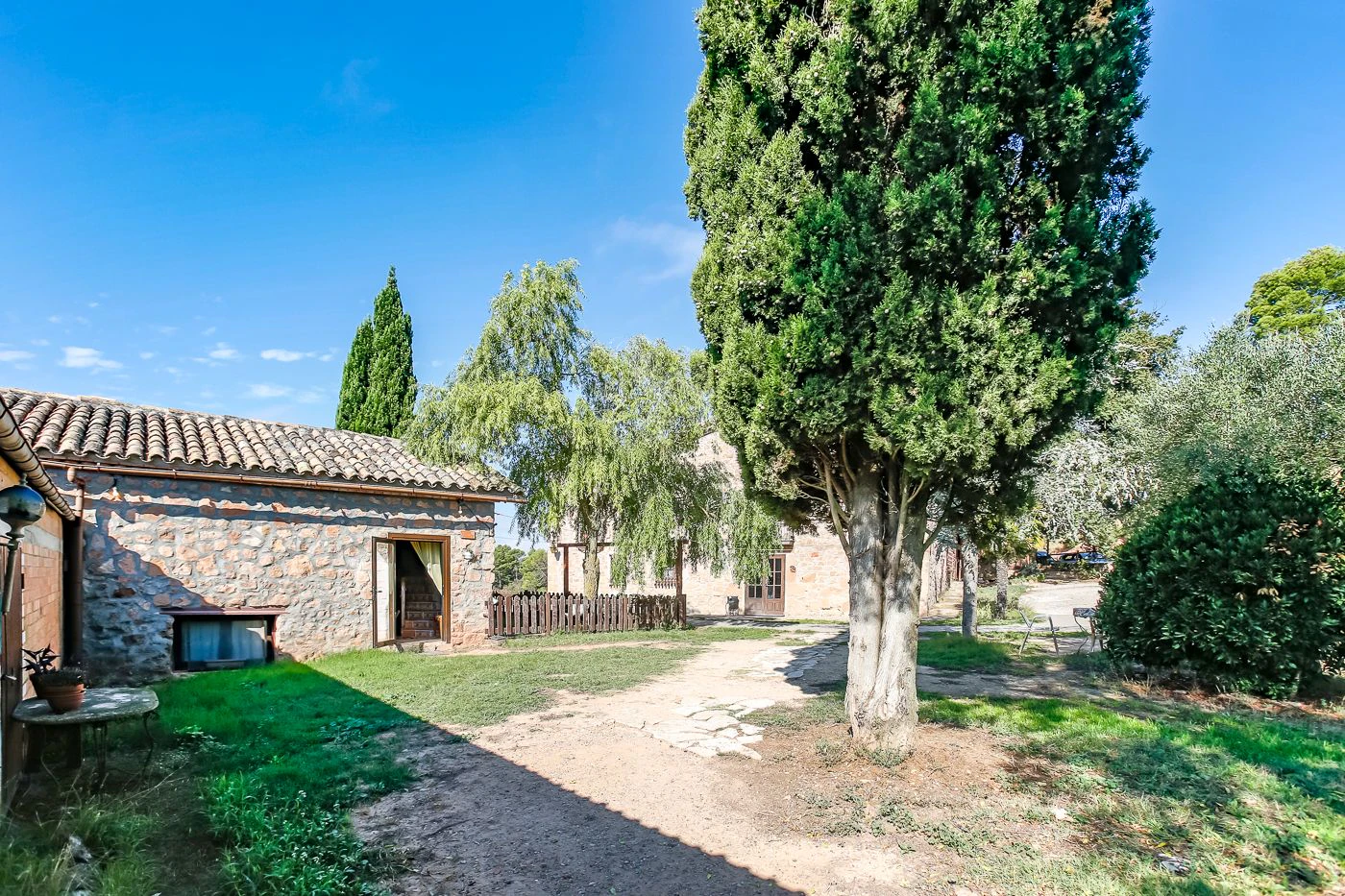 7587 - Finca con 5 viviendas con licencia turística