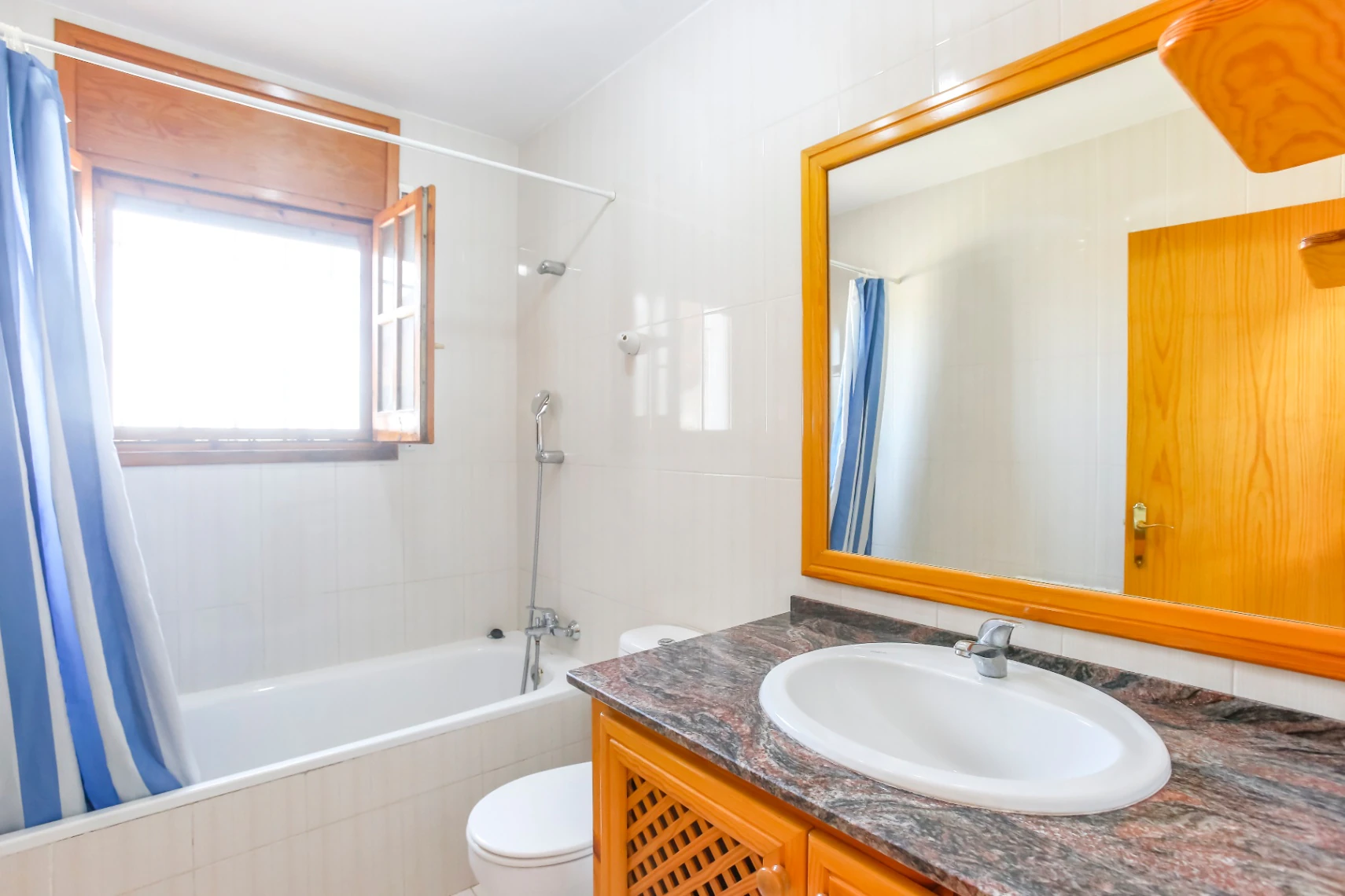 8862 - Casa estilo Mediterráneo con Licencia Turística en Riomar-Deltebre