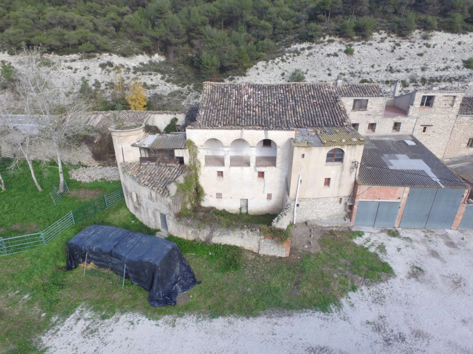 8398 - Masia històrica a reformar a Argençola