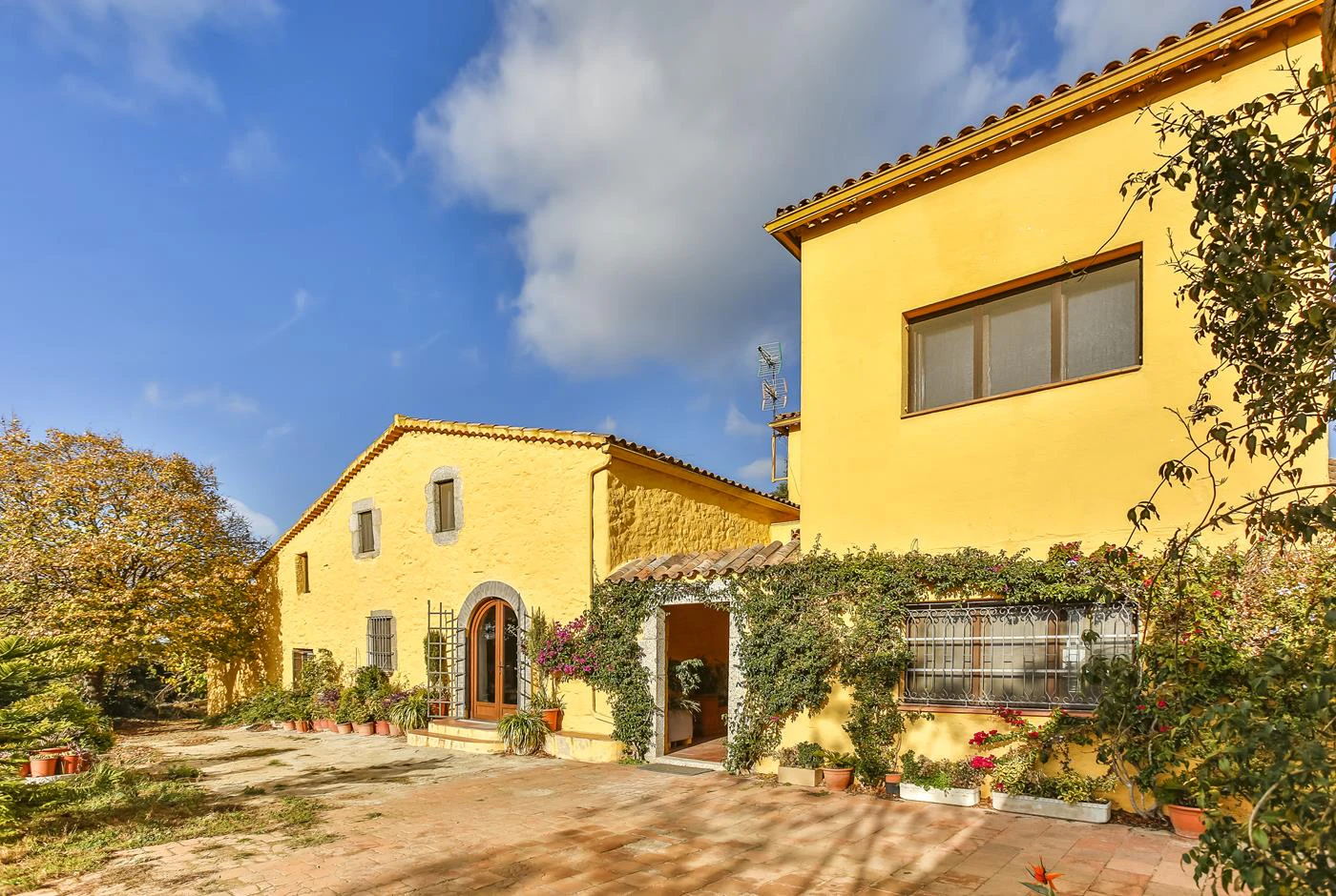5904 - Country house in Vilassar with 40 hectares.