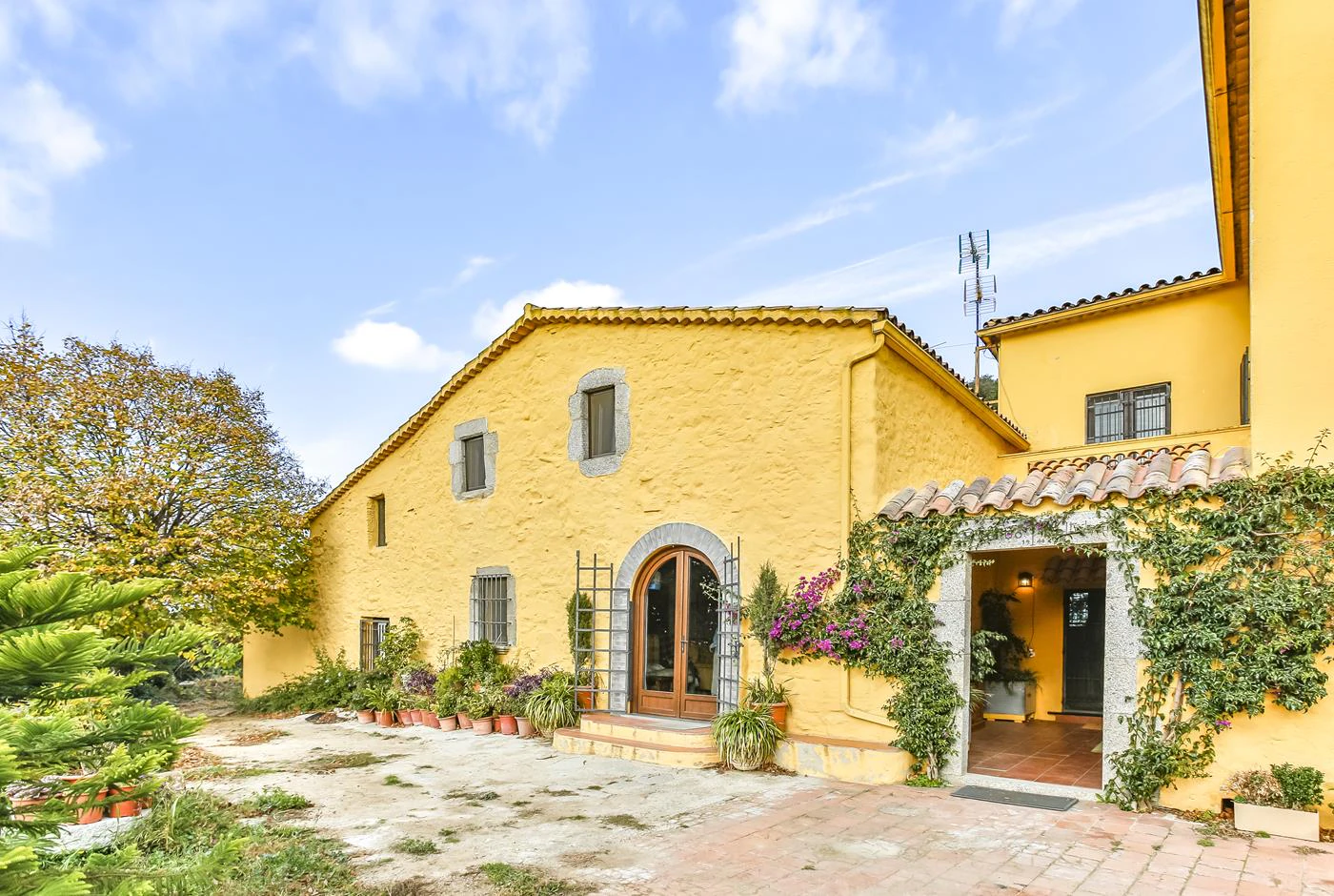 5904 - Country house in Vilassar with 40 hectares.