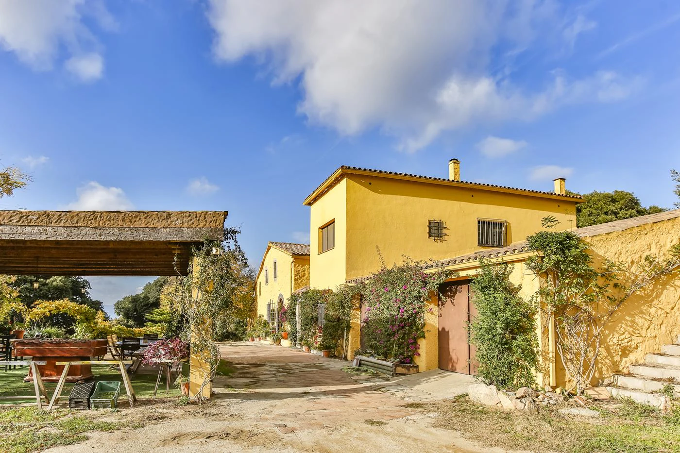 5904 - Country house in Vilassar with 40 hectares.